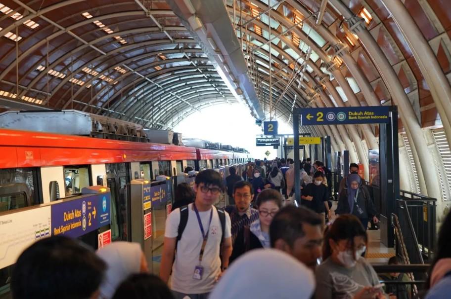 KAI Evaluasi Uji Coba KLB LRT Jabodebek, Ratusan Pengguna Manfaatkan Perjalanan Tambahan di Jam Sibuk