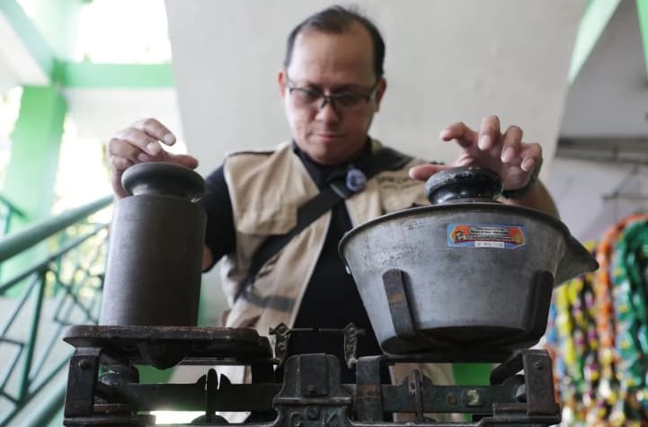 Pengawasan Tera Timbangan di Surabaya Dinilai Menjadi Penjaga Kepercayaan dalam Aktivitas Perdagangan