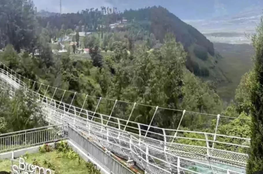 Jembatan Kaca Bromo Dijadwalkan Dibuka Akhir Juni 2026 Usai Penandatanganan Perjanjian Pengelolaan