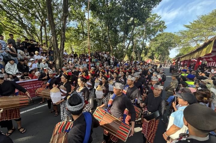 Ribuan Wisatawan Padati Pawai Pembukaan Pesta Kesenian Bali 2026 dan Nikmati Daya Tarik Budaya Pulau Dewata