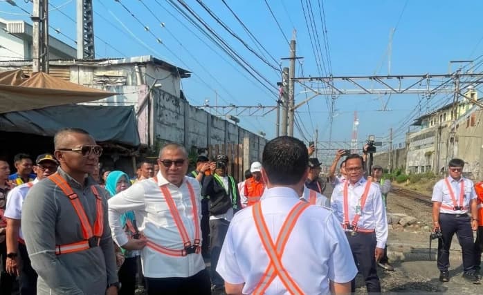 Komisi V DPR Meminta Evaluasi Menyeluruh Perlintasan Sebidang Kereta Api untuk Tingkatkan Keselamatan