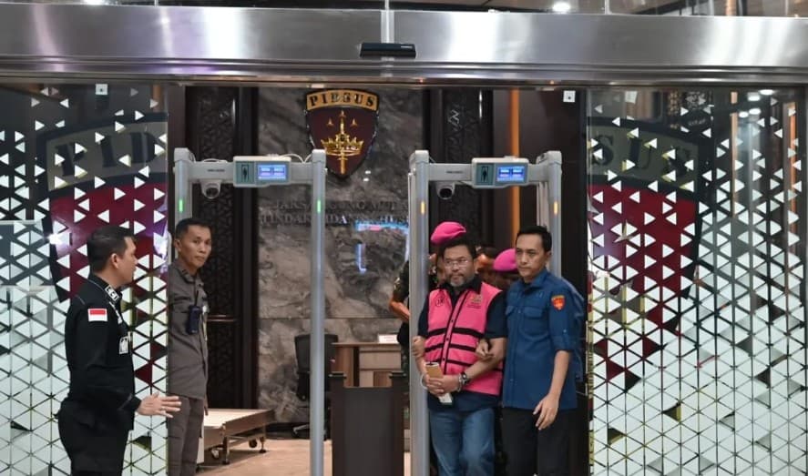Sony Sonjaya Bungkam Usai Diperiksa 9 Jam, Keluar dari Kejagung Mengenakan Rompi Tahanan