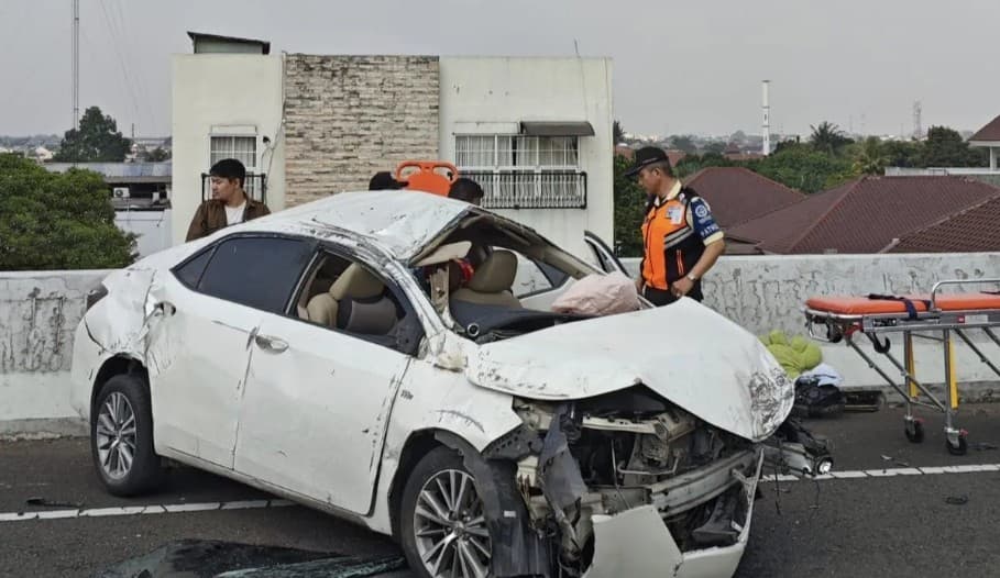 Kecelakaan Beruntun Tiga Mobil di Tol Becakayu Arah Cawang, Delapan Orang Luka-Luka