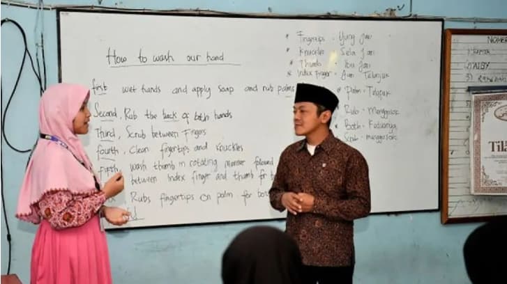 Wamendikdasmen Tinjau Persiapan OSN Matematika di SD Lamongan dan Dorong Penguatan Karakter Murid