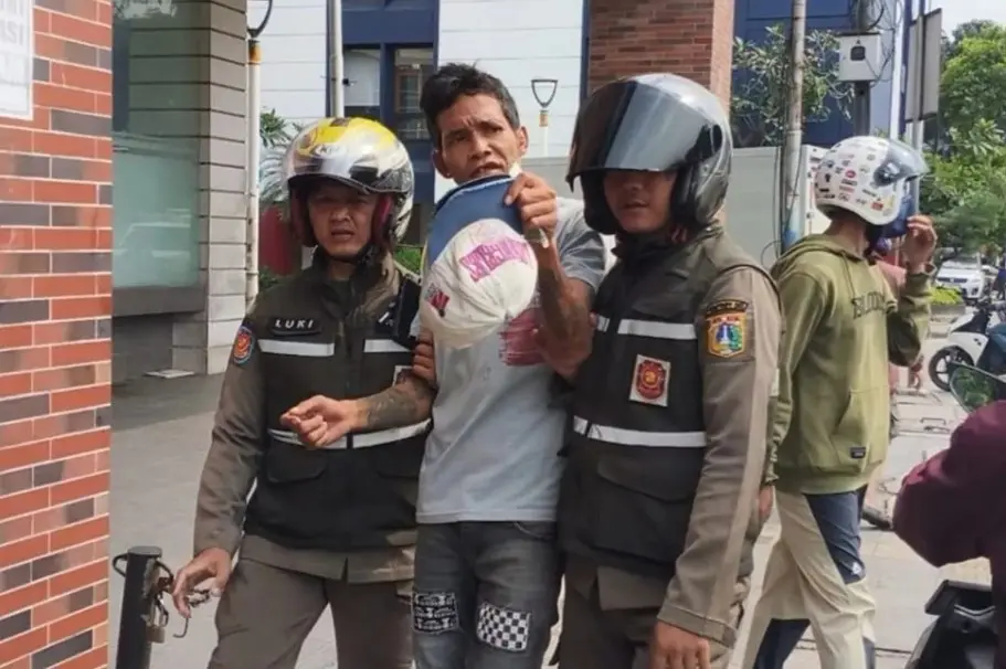 Operasi Gabungan di Tambora Menjaring Tujuh PPKS dan Menertibkan Gerobak PKL Liar