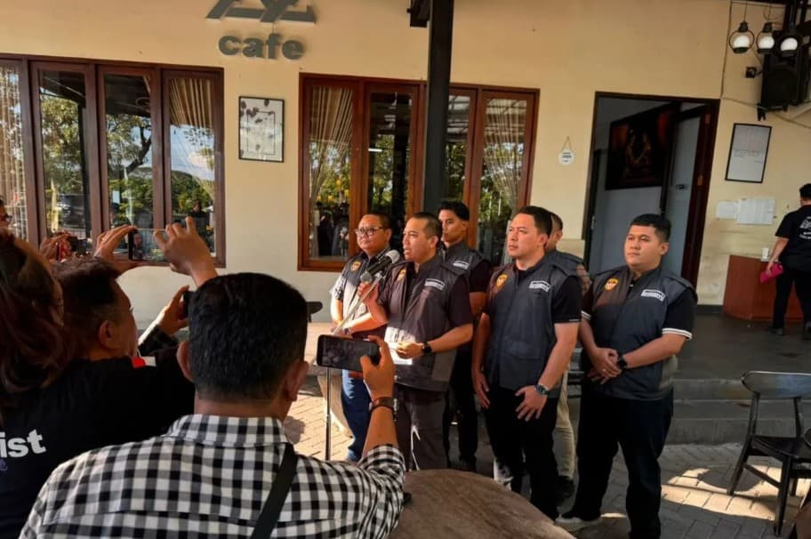 Kortastipidkor Polri Geledah Dua Kafe di Sidoarjo untuk Dalami Dugaan Aliran Dana Impor Ponsel Ilegal