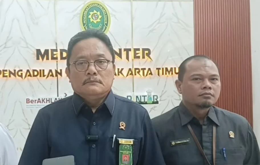 PN Jakarta Timur Menyiapkan Dua Tenda dan Layar TV untuk Sidang Perdana Dokter Tifa Terkait Dugaan Fitnah Ijazah Jokowi