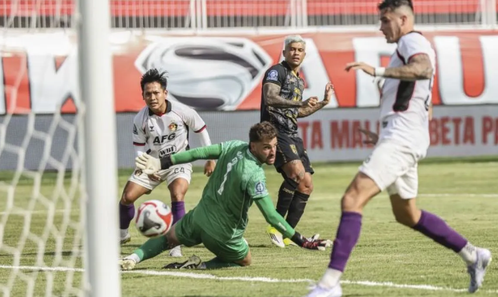 Persik Kediri Resmi Berpisah dengan Kiper Brasil Leonardo Navacchio Setelah Dua Musim