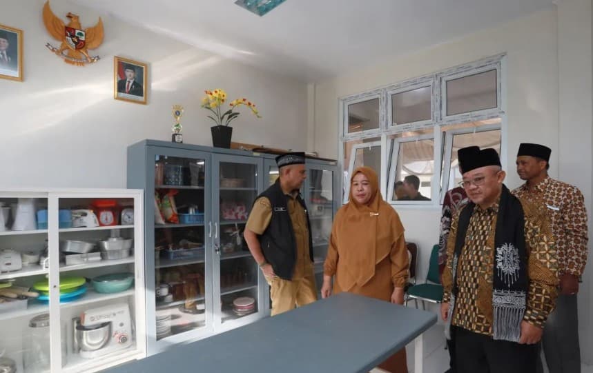 Revitalisasi Sekolah Kemendikdasmen Tingkatkan Pendaftar SPMB dan Gerakkan Ekonomi Warga di Balikpapan