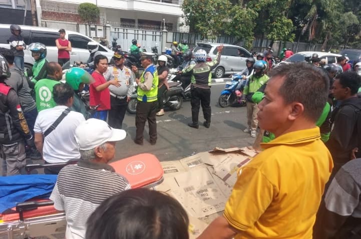 Pengemudi Ojek Online Tewas Diduga Terserempet Truk di Slipi, Polisi Selidiki Penyebab Kecelakaan