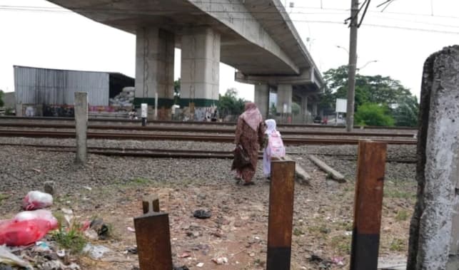 Pemkot Jakarta Timur Tutup Akses Jalur Pinggir Rel di Pondok Kopi untuk Cegah Tawuran
