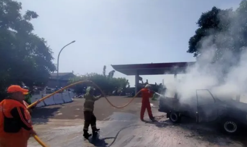 Mobil Terbakar usai Isi Bahan Bakar di Jagakarsa, Kerugian Ditaksir Rp35 Juta