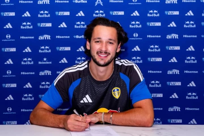 James Trafford Resmi Bergabung dengan Leeds United dan Pecahkan Rekor Transfer Kiper Inggris