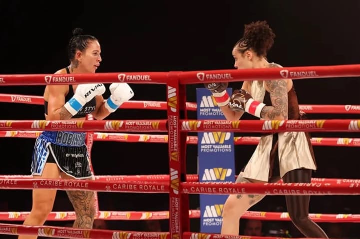 Tammara Thibeault Taklukkan Desley Robinson dan Rebut Gelar Dunia IBF-WBO