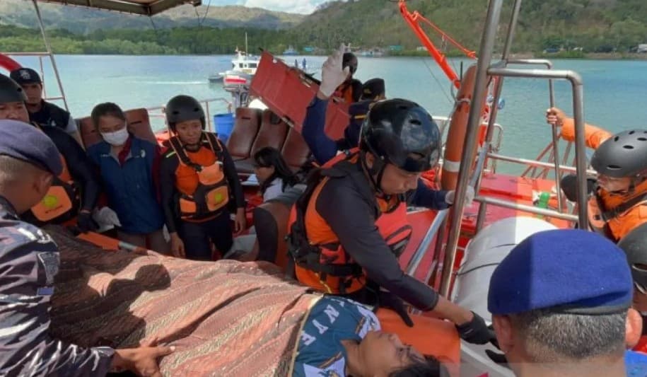 Tim SAR Evakuasi 173 Korban Kebakaran KMP Putri Yasmin di Selat Lombok, Satu Orang Meninggal Dunia