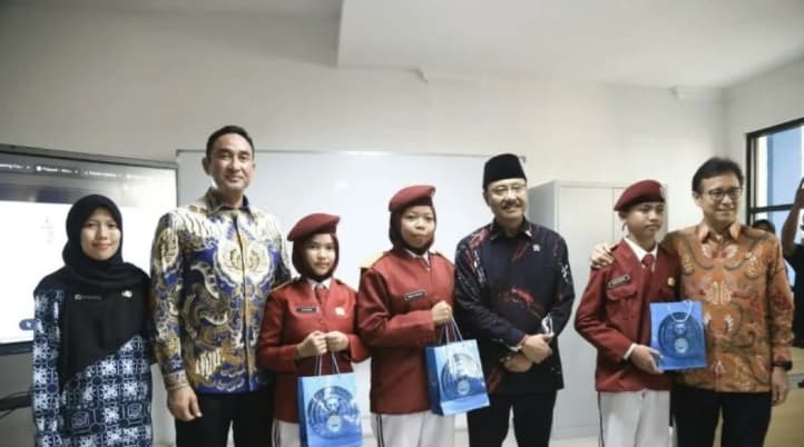 Menkes Budi Ingatkan Siswa Sekolah Rakyat Rajin Olahraga dan Sikat Gigi