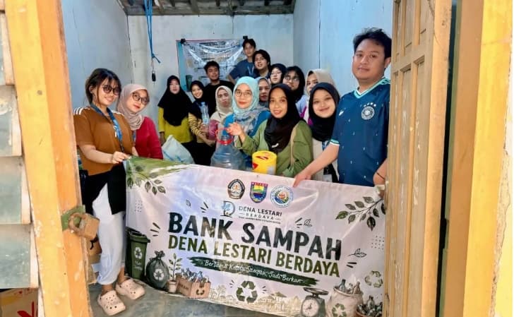 Mahasiswa Undip Menggagas Bank Sampah untuk Berdayakan Warga Denasri Wetan Batang