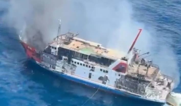 KMP Putri Yasmin Terbakar di Selat Lombok, 106 Penumpang Berhasil Dievakuasi dengan Selamat