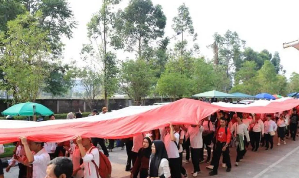 Ribuan Pemuda Mengarak Bendera Merah Putih 81 Meter di Tangerang Sambut HUT Ke-81 RI