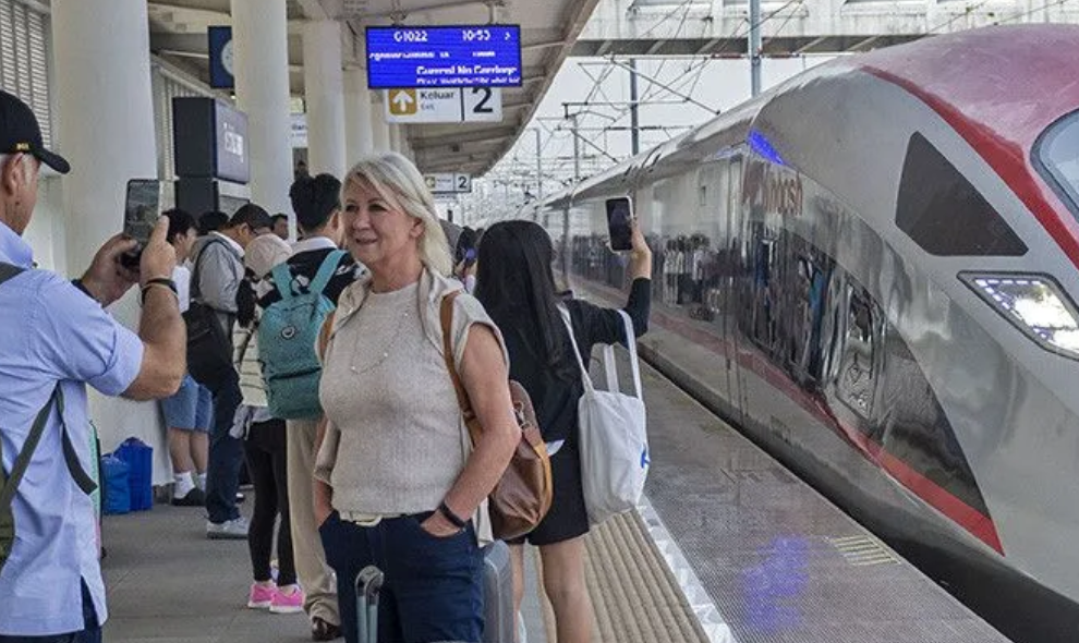 KCIC Menawarkan Tiket Whoosh Mulai Rp8.800 untuk Libur HUT Ke-81 RI