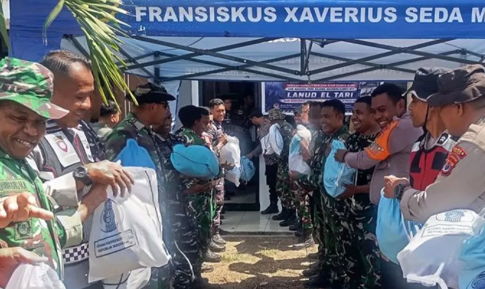 Bantuan Presiden Prabowo Tiba di Maumere, Ribuan Paket Sembako Disalurkan untuk Korban Gempa NTT