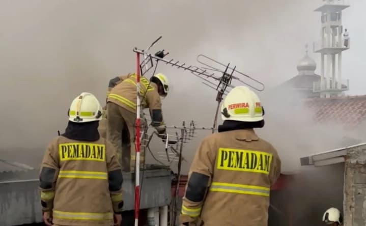Kebakaran di Matraman Menghanguskan Tiga Rumah, Polisi Pastikan Tidak Ada Korban Jiwa