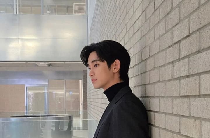 Kim Soo Hyun Akan Menyapa Penggemar Indonesia dalam Penampilan Publik Terbarunya
