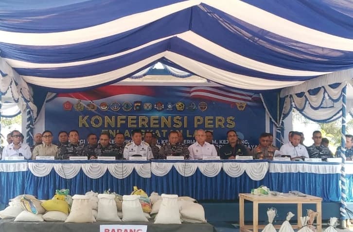 TNI AL Gagalkan Penyelundupan 75,7 Ton Pasir Timah ke Malaysia, Potensi Kerugian Negara Rp76 Miliar