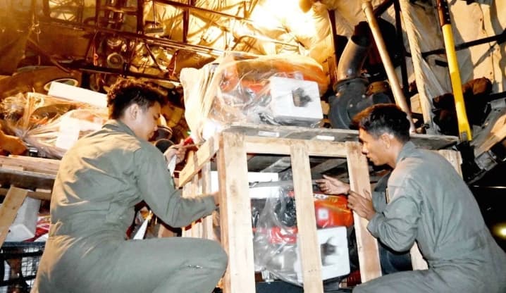 Hercules TNI AU Angkut Pompa Portabel untuk Perkuat Penanganan Karhutla di Kalimantan Selatan