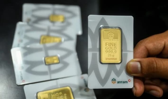 Harga Emas Antam Turun Rp5.000 Menjadi Rp2,718 Juta per Gram pada Jumat