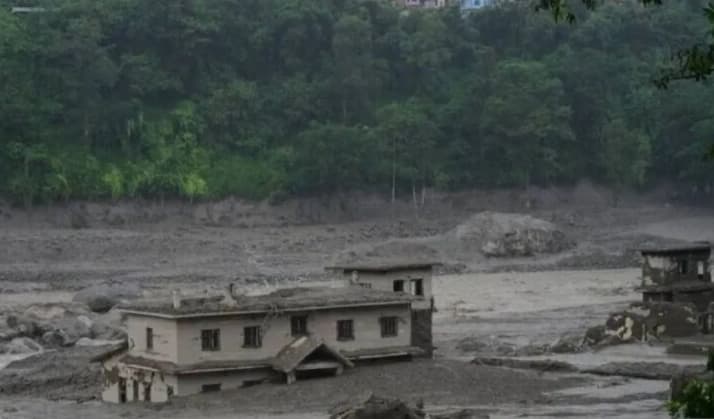 Banjir Bandang Nepal-China Membuat Lebih dari 1.400 Orang Hilang dan Ratusan Tewas