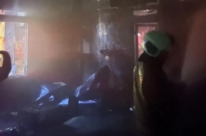 Posko GRIB Jaya di Kebon Jeruk Terbakar, Delapan Mobil Pemadam Dikerahkan
