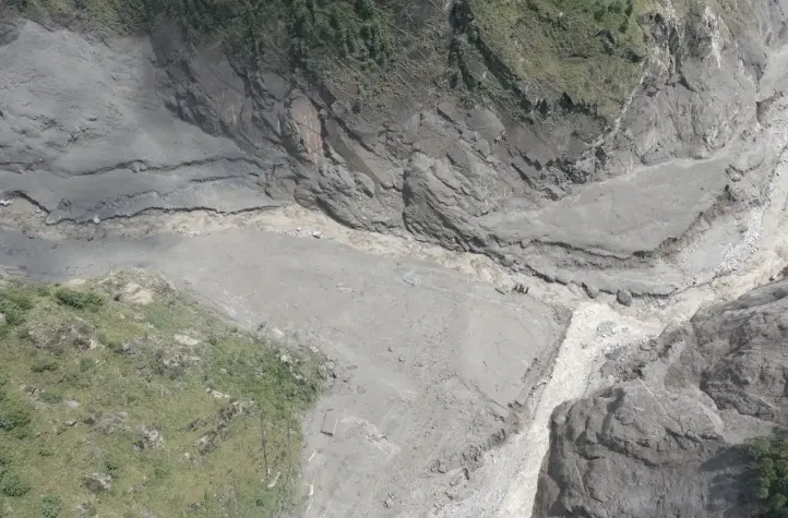 Longsoran Es dan Batu dari Gletser Nepal Memicu Bencana Mematikan di Xizang