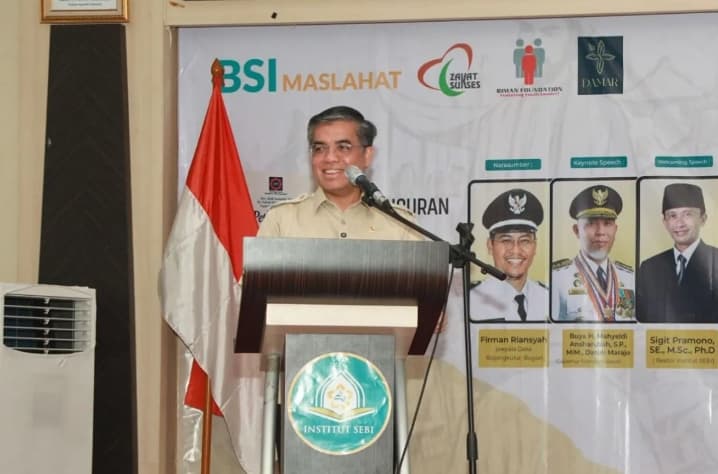 Menaker Yassierli Mendorong Lulusan Perguruan Tinggi Menguasai Keterampilan Digital dan AI
