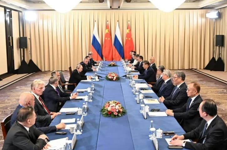 Xi Jinping Bertemu Vladimir Putin di Bishkek di Tengah KTT SCO 2026