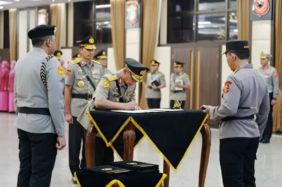 Kapolri Pimpin Sertijab Pejabat Strategis, Roycke Langie Jabat Astamaops dan Jawari Jadi As SDM