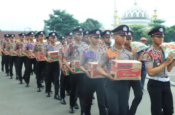SPN Polda Metro Jaya Libatkan 100 Siswa Bintara Salurkan Bantuan kepada Warga Bogor