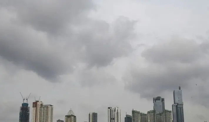 BMKG Prakirakan Sejumlah Kota Besar Indonesia Diselimuti Awan, Tiga Wilayah Berpotensi Hujan Ringan
