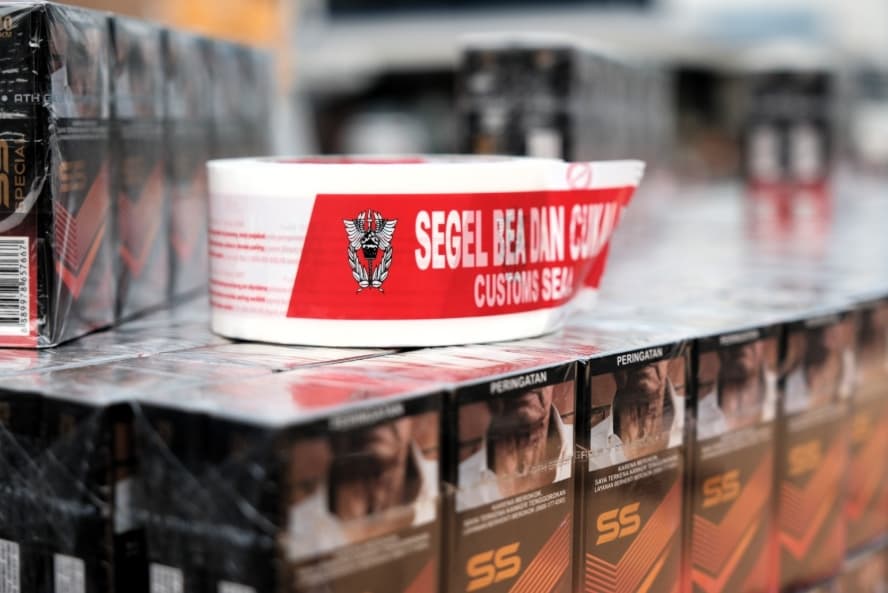 Bea Cukai Malang Bongkar Modus Ekspedisi, Puluhan Ribu Rokok dan Miras Ilegal Diamankan