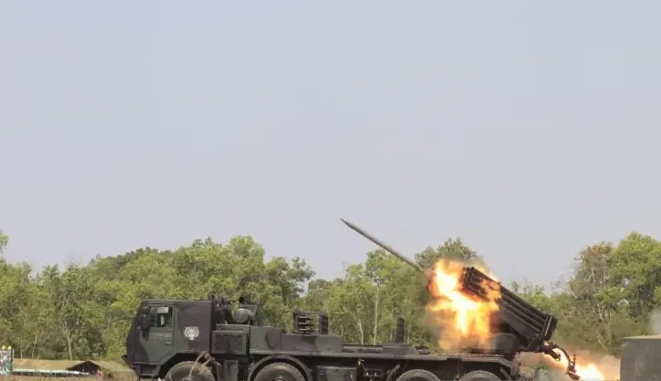 Marinir TNI AL Kerahkan Peluncur Roket MLRS Vampire dalam Super Garuda Shield 2026