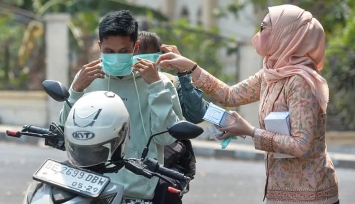 Dokter Merekomendasikan Pakaian Tertutup untuk Melindungi Kulit dari Paparan Abu Vulkanik