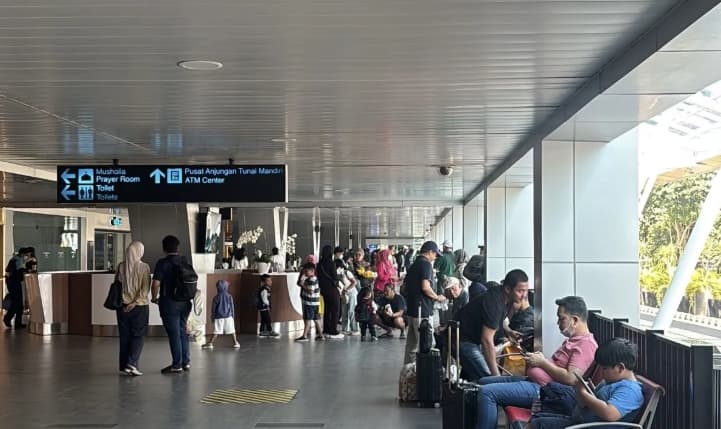 Bandara Husein Sastranegara Kembali Layani Penerbangan Setelah Terdampak Abu Erupsi Anak Krakatau