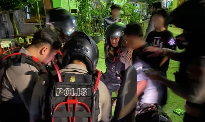 Polisi Menangkap Empat Remaja yang Diduga Membawa 13 Klip Ganja di Jakarta Utara