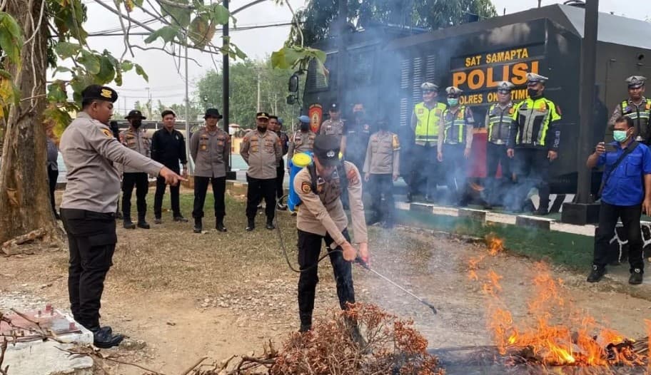 Polres OKU Timur Latih Personel Gunakan X-Fire untuk Tangani Karhutla