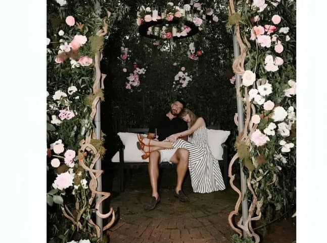 Travis Kelce Sebut Menikahi Taylor Swift Jadi Malam Terbaik dalam Hidupnya