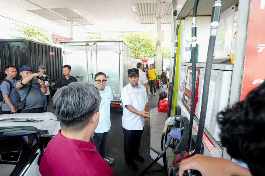 Andi Sudirman Akan Minta Pemerintah Pusat Tambah Kuota BBM Sulsel untuk Atasi Antrean SPBU