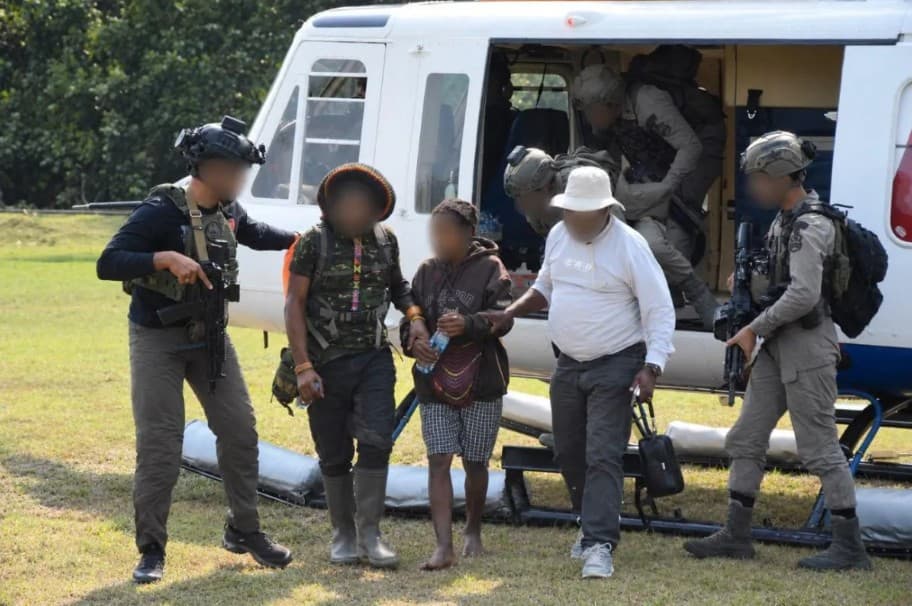 Satgas Damai Cartenz Evakuasi Demerina Uamang, Tujuh Korban Penculikan KKB Masih Dicari