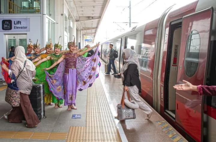 Penumpang Malaysia Naik Whoosh Capai 1.150 Orang per Hari, Terbesar di Kalangan Wisatawan Asing