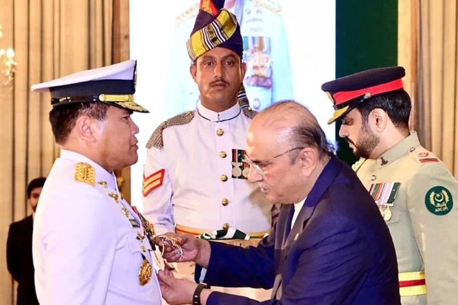 KSAL Muhammad Ali Menerima Bintang Kehormatan Nishan-e-Imtiaz dari Presiden Pakistan