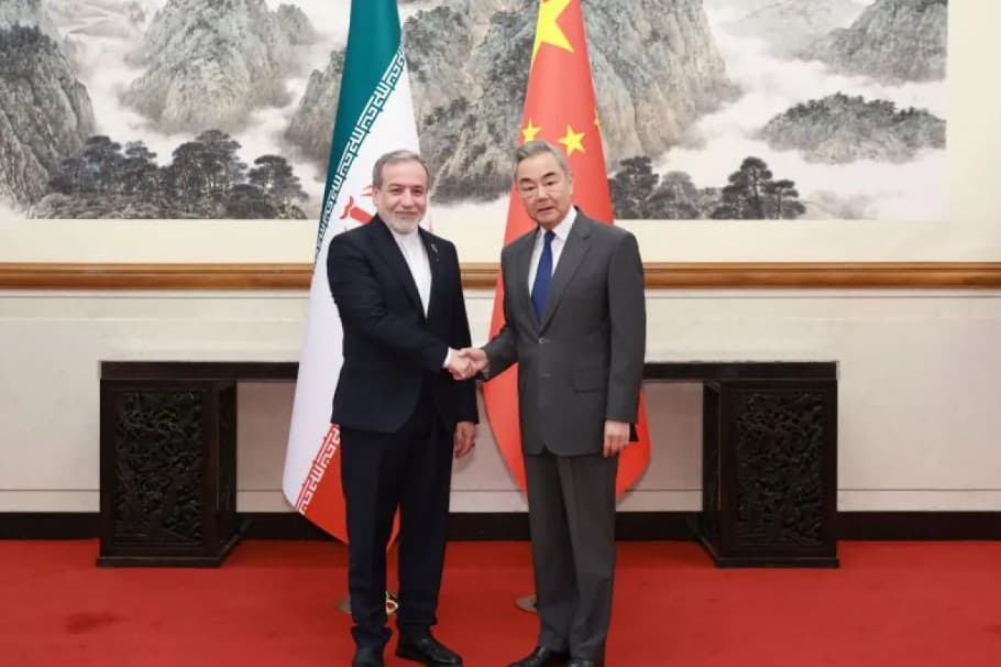 Wang Yi Dorong Iran dan AS Kembali ke MoU Islamabad untuk Redakan Konflik